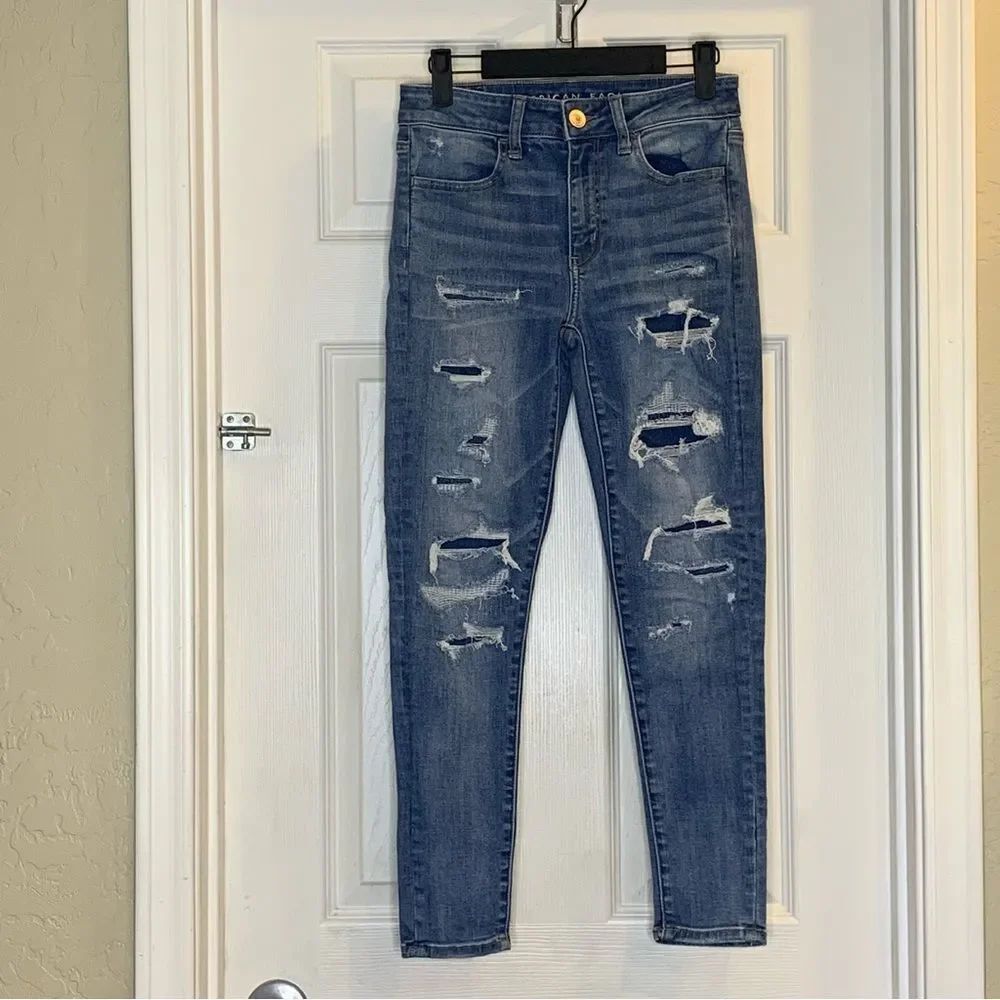 American Eagle Hi-Rise Jegging Crop Distressed Jeans Size 2